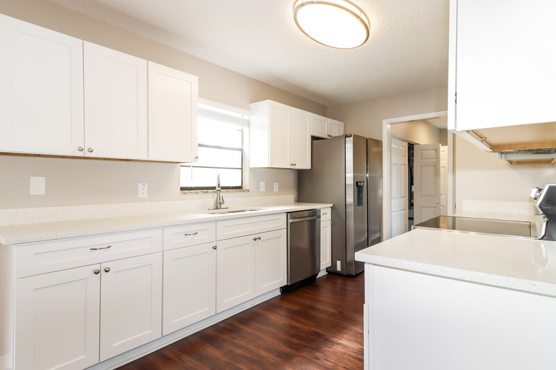 1,915/Mo, 10564 Blythville Rd Spring Hill, FL 34608 Kitchen View 2