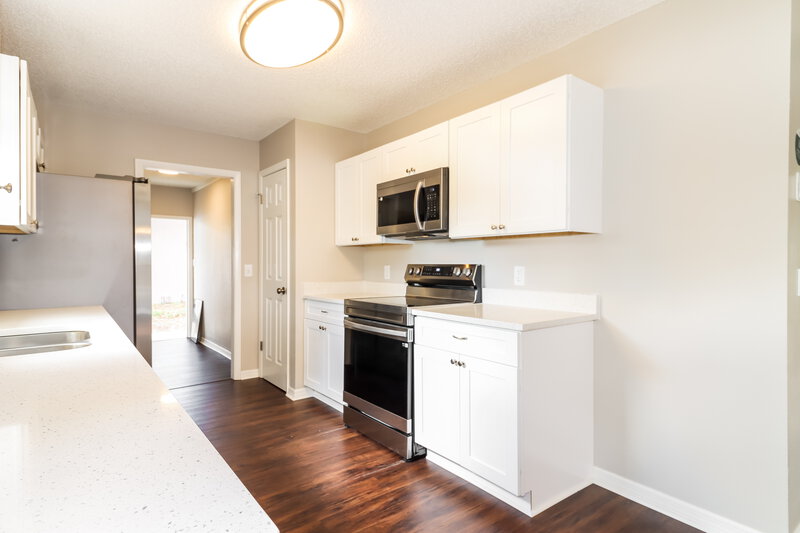 1,915/Mo, 10564 Blythville Rd Spring Hill, FL 34608 Kitchen View 3