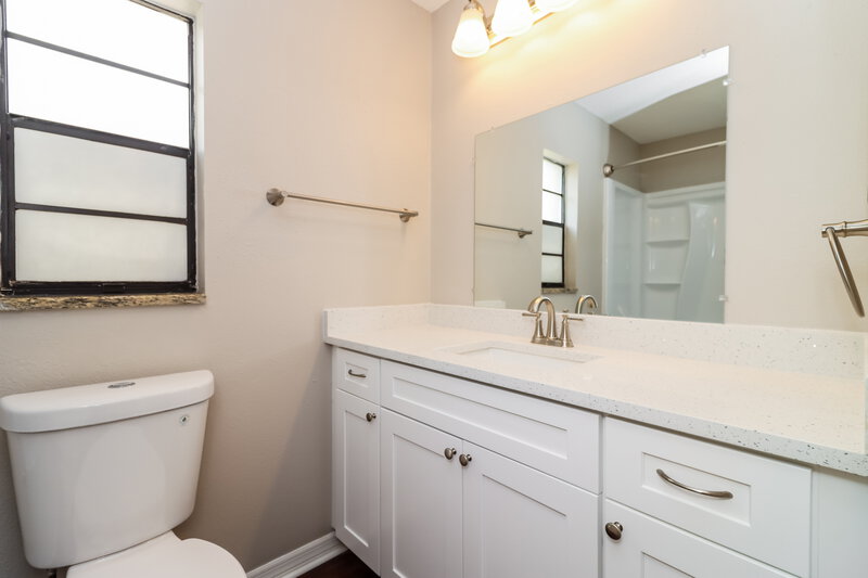 1,915/Mo, 10564 Blythville Rd Spring Hill, FL 34608 Main Bathroom View