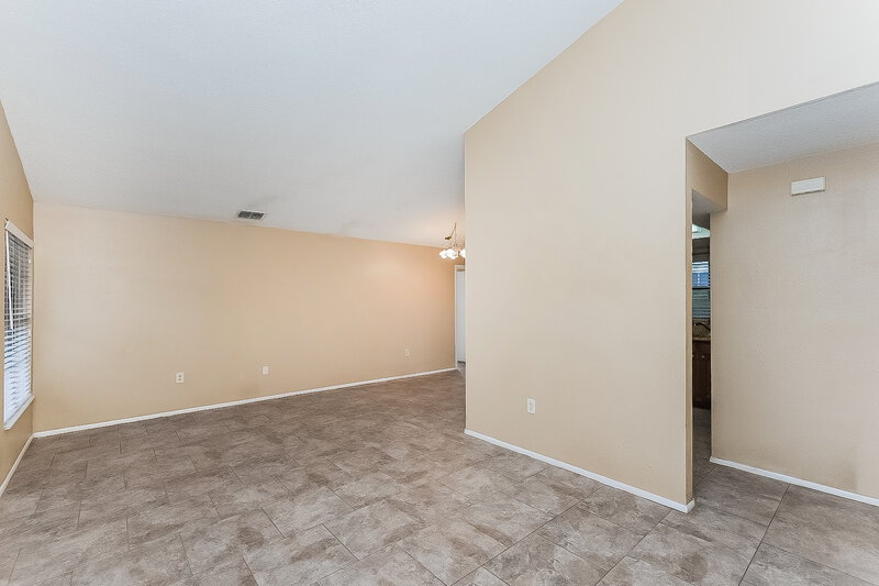1,755/Mo, 7700 Vienna Ln Port Richey, FL 34668 Living Room View 2
