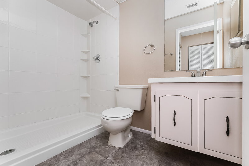 1,755/Mo, 7700 Vienna Ln Port Richey, FL 34668 Main Bathroom View