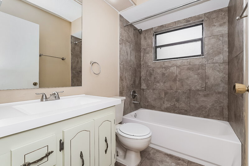 1,755/Mo, 7700 Vienna Ln Port Richey, FL 34668 Bathroom View