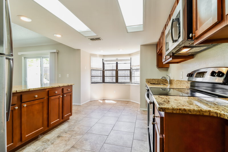 1,635/Mo, 9310 Tamworth Ln Port Richey, FL 34668 Kitchen View