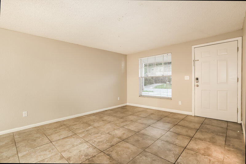 2,075/Mo, 3511 Breezewood Dr Tampa, FL 33619 Living Room View