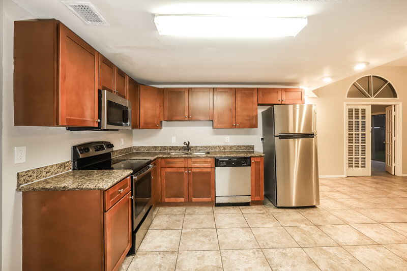 2,075/Mo, 3511 Breezewood Dr Tampa, FL 33619 Kitchen View