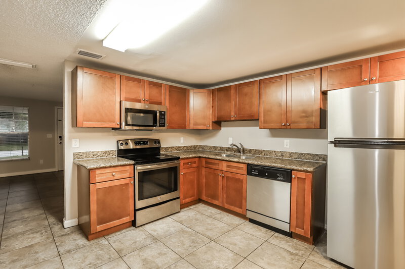 2,075/Mo, 3511 Breezewood Dr Tampa, FL 33619 Kitchen View 3