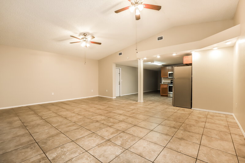 2,075/Mo, 3511 Breezewood Dr Tampa, FL 33619 Family Room View
