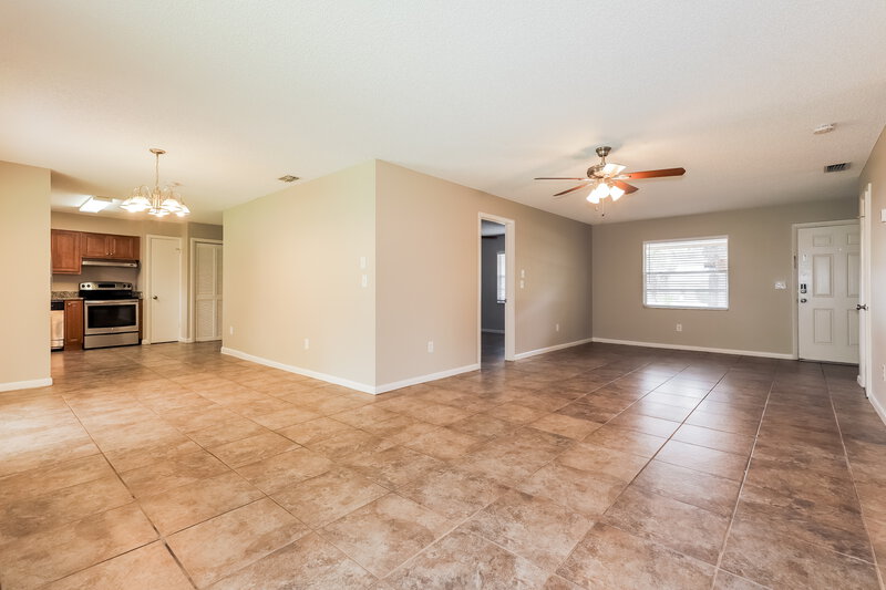 1,850/Mo, 2927 Northbrook Ln Lakeland, FL 33811 Living Room View 2