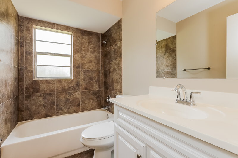1,850/Mo, 2927 Northbrook Ln Lakeland, FL 33811 Bathroom View