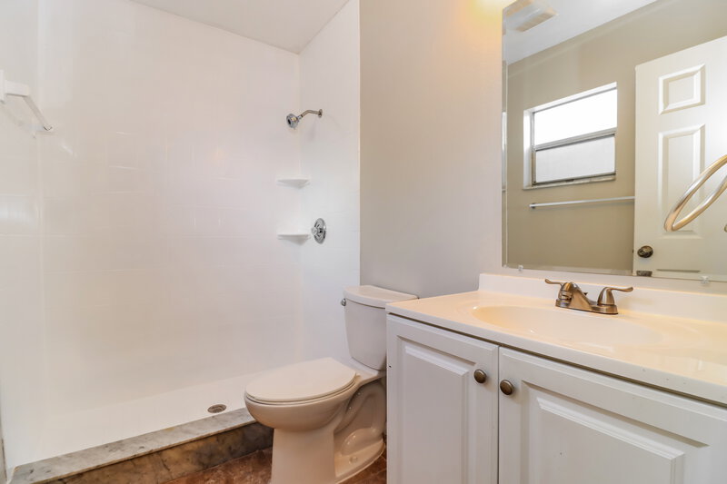 1,895/Mo, 7827 Adelaide Loop New Port Richey, FL 34655 Main Bathroom View