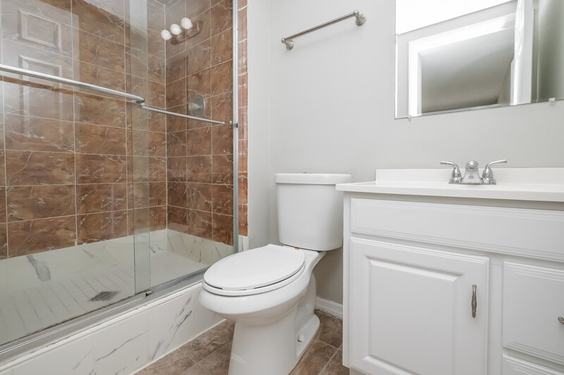 1,710/Mo, 7516 Bramblewood Dr Port Richey, FL 34668 Main Bathroom View