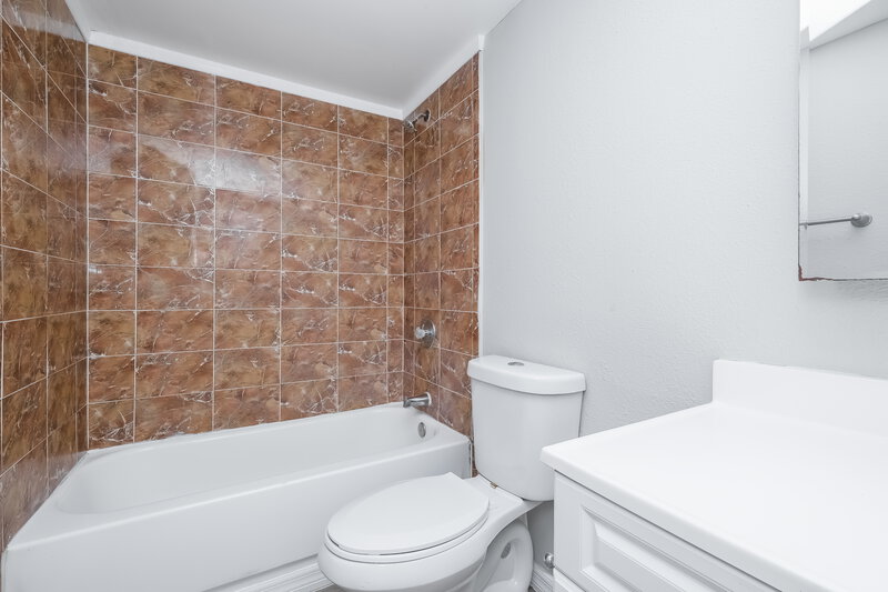 1,710/Mo, 7516 Bramblewood Dr Port Richey, FL 34668 Bathroom View