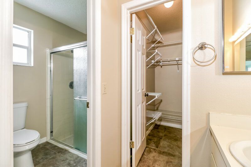 1,830/Mo, 8537 Berkley Dr Hudson, FL 34667 Main Bathroom View