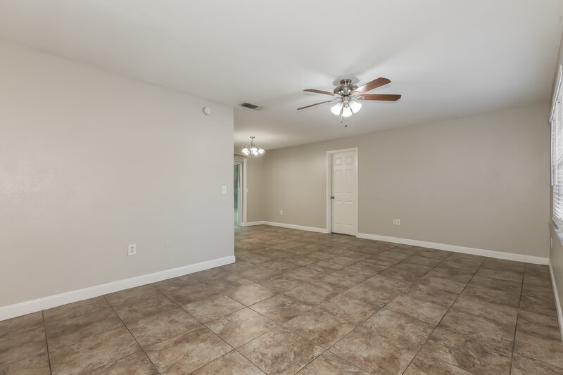 1,880/Mo, 614 Fox Lake Dr Lakeland, FL 33809 Living Room View