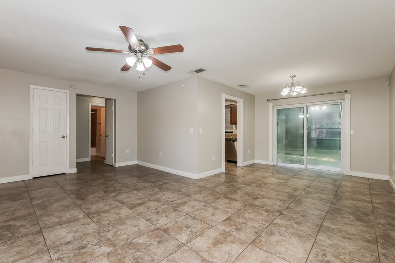 1,880/Mo, 614 Fox Lake Dr Lakeland, FL 33809 Living Room View 2