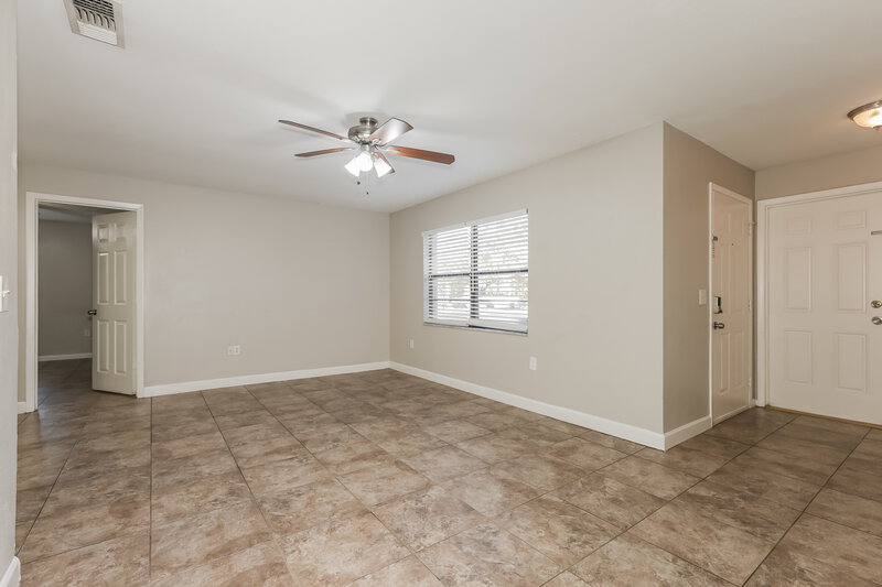 1,880/Mo, 614 Fox Lake Dr Lakeland, FL 33809 Living Room View 3
