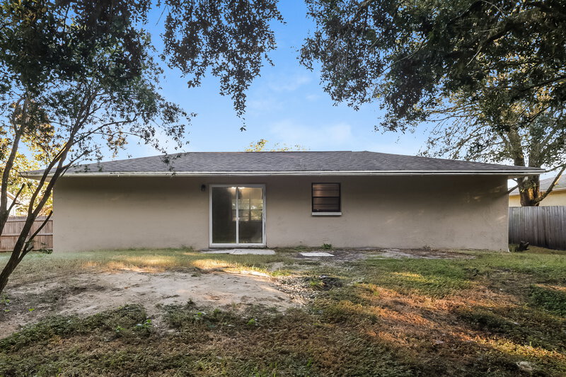 1,880/Mo, 614 Fox Lake Dr Lakeland, FL 33809 Rear View