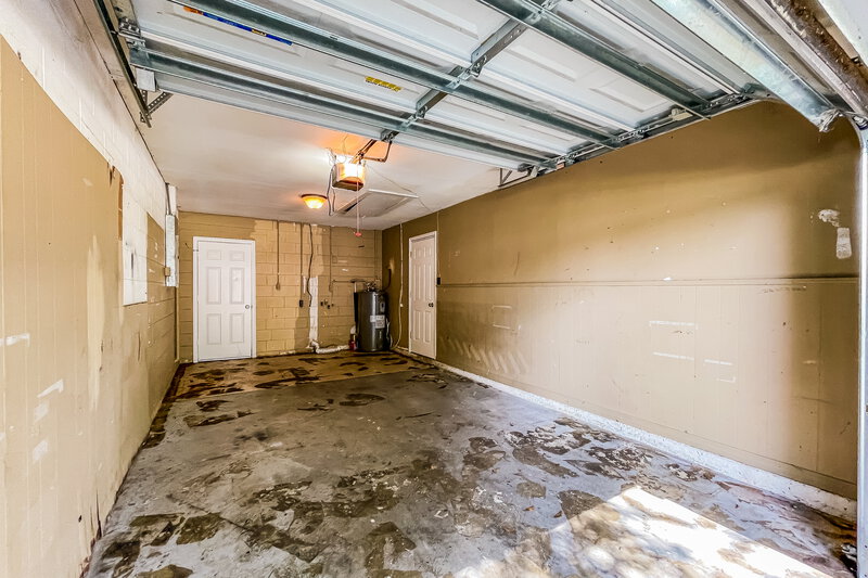 1,795/Mo, 634 Hemlock Ln Lakeland, FL 33810 Garage View