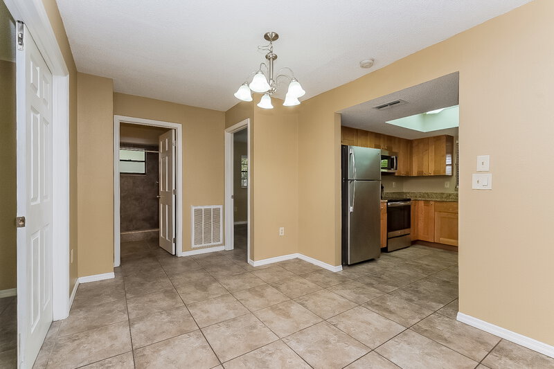 1,750/Mo, 7332 Glen Cove Rd Weeki Wachee, FL 34613 Dining Room View