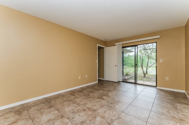 1,750/Mo, 7332 Glen Cove Rd Weeki Wachee, FL 34613 Main Bedroom View