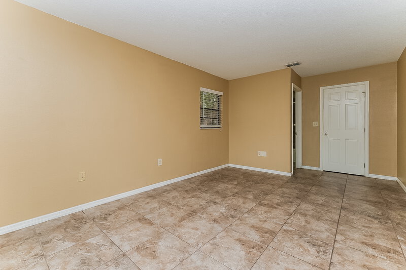 1,750/Mo, 7332 Glen Cove Rd Weeki Wachee, FL 34613 Main Bedroom View 2