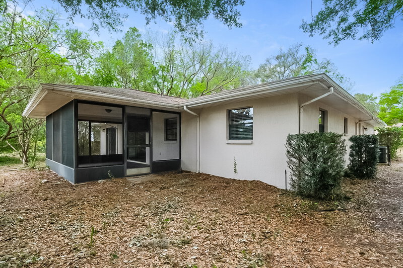 1,750/Mo, 7332 Glen Cove Rd Weeki Wachee, FL 34613 Rear View
