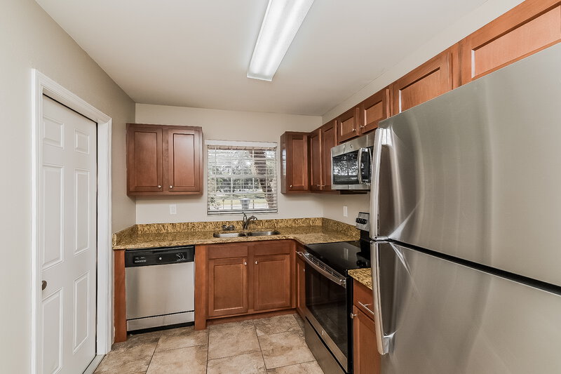 1,775/Mo, 7327 Gates Circle Spring Hill, FL 34606 Kitchen View