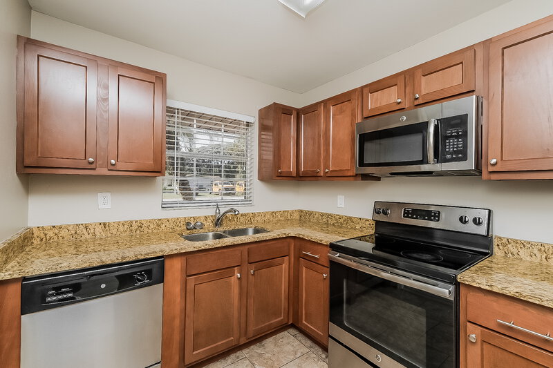 1,775/Mo, 7327 Gates Circle Spring Hill, FL 34606 Kitchen View 2