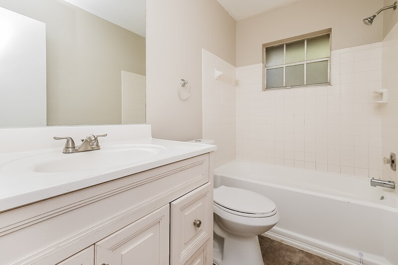 1,775/Mo, 7327 Gates Circle Spring Hill, FL 34606 Bathroom View