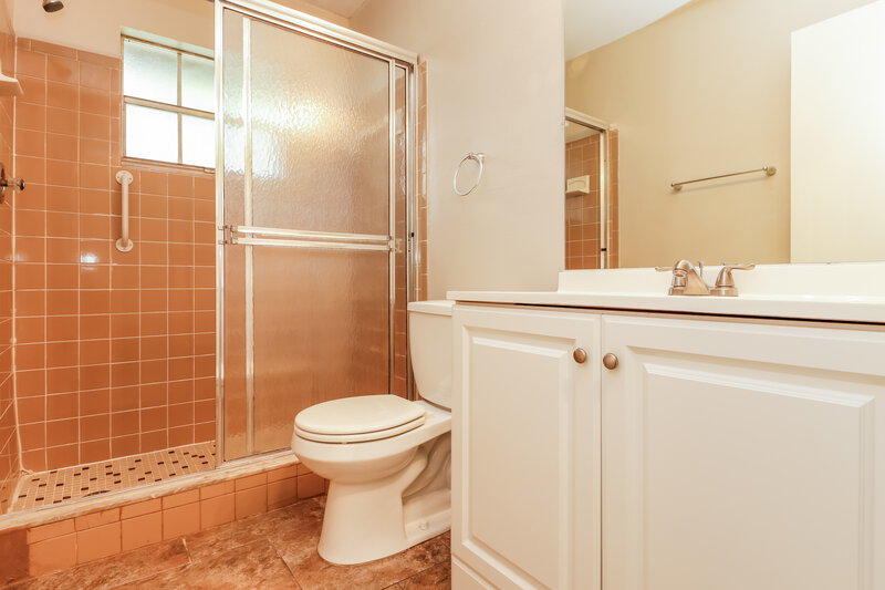 1,775/Mo, 7327 Gates Circle Spring Hill, FL 34606 Bathroom View 2