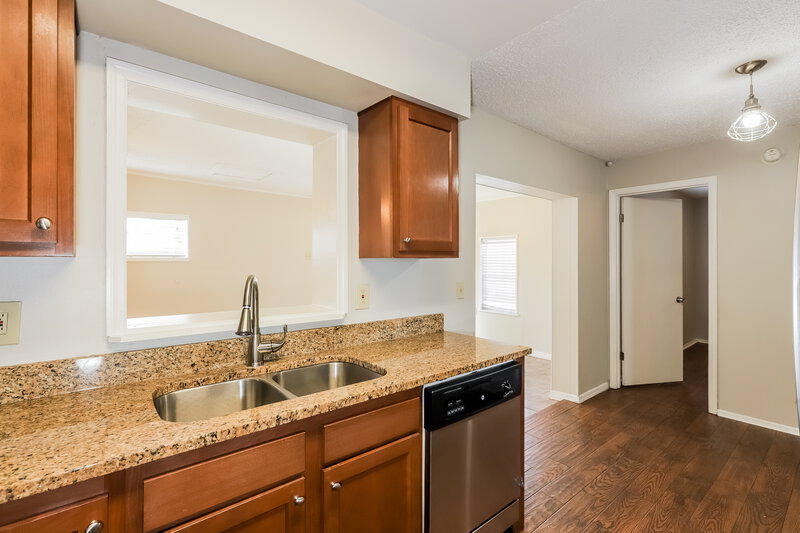 1,850/Mo, 3767 Whitedove Dr Lakeland, FL 33812 Kitchen View 2