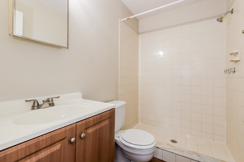 1,850/Mo, 3767 Whitedove Dr Lakeland, FL 33812 Main Bathroom View