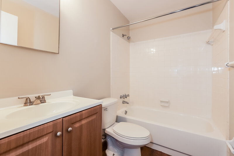 1,850/Mo, 3767 Whitedove Dr Lakeland, FL 33812 Bathroom View