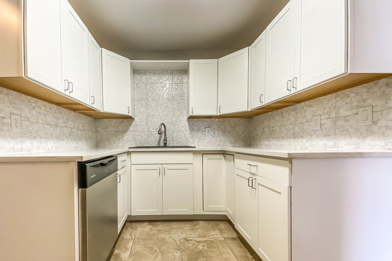 1,845/Mo, 4459 Springwood Rd Spring Hill, FL 34609 Kitchen View 2