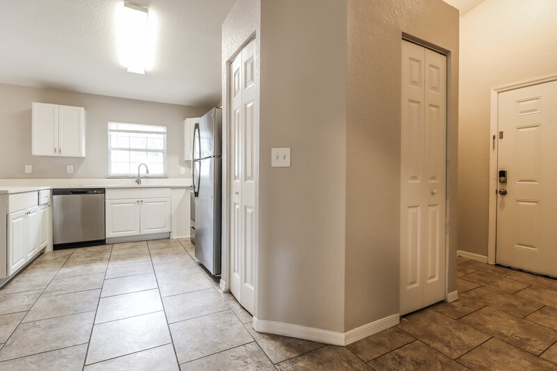 2,390/Mo, 3145 23rd St N St Petersburg, FL 33713 Kitchen View 3