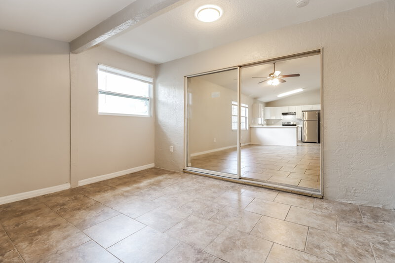 2,390/Mo, 3145 23rd St N St Petersburg, FL 33713 Family Room View