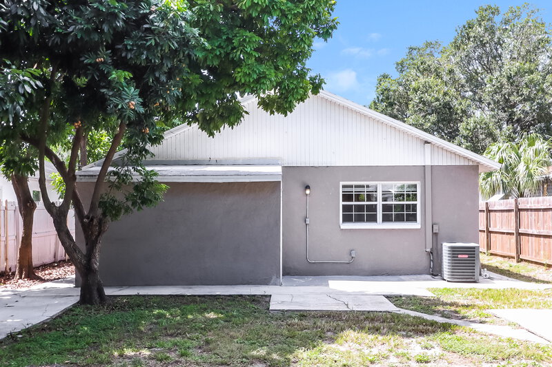 2,390/Mo, 3145 23rd St N St Petersburg, FL 33713 Rear View 2