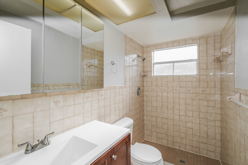 1,720/Mo, 7211 Moravian Dr Port Richey, FL 34668 Bathroom View 2