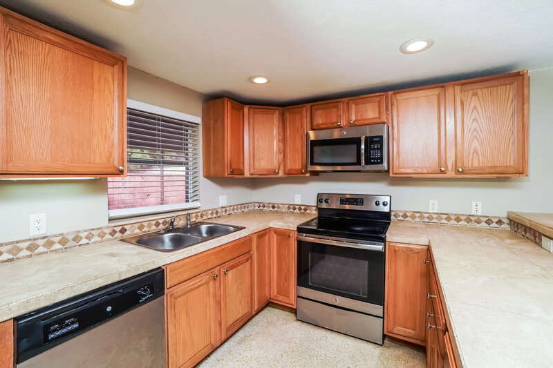1,940/Mo, 5917 Missouri Ave New Port Richey, FL 34652 Kitchen View