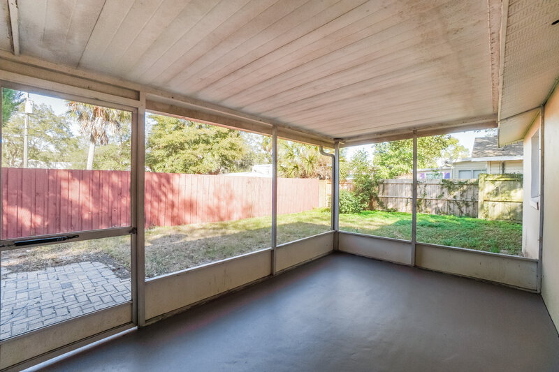 1,940/Mo, 5917 Missouri Ave New Port Richey, FL 34652 Sun Room View