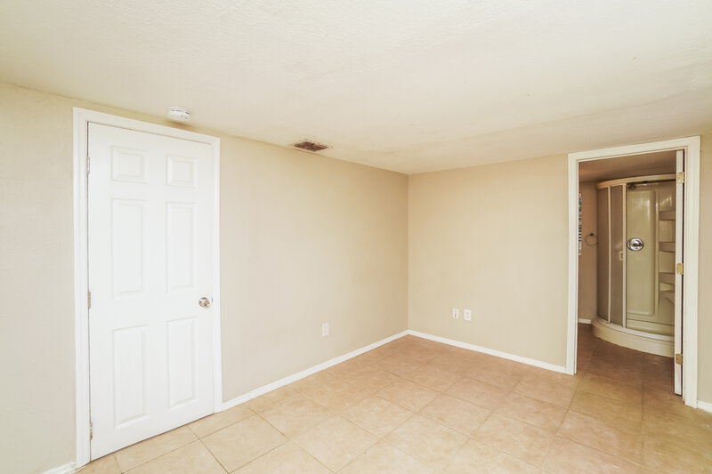 1,940/Mo, 5917 Missouri Ave New Port Richey, FL 34652 Main Bedroom View 2