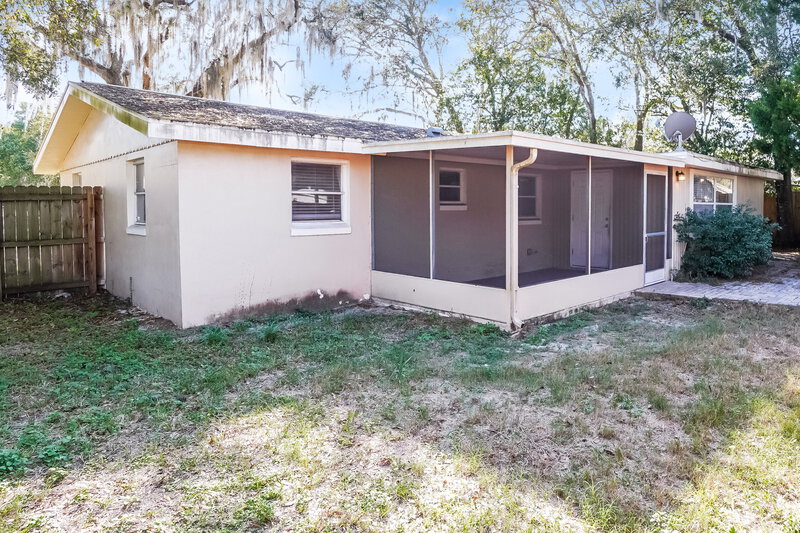 1,940/Mo, 5917 Missouri Ave New Port Richey, FL 34652 Rear View