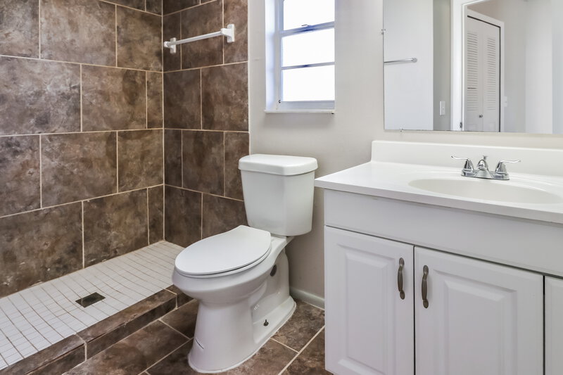 2,600/Mo, 2475 Landover Blvd Spring Hill, FL 34608 Bathroom View