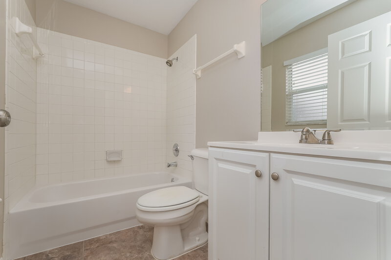 1,945/Mo, 1333 Dew Bloom Rd Valrico, FL 33594 Main Bathroom View