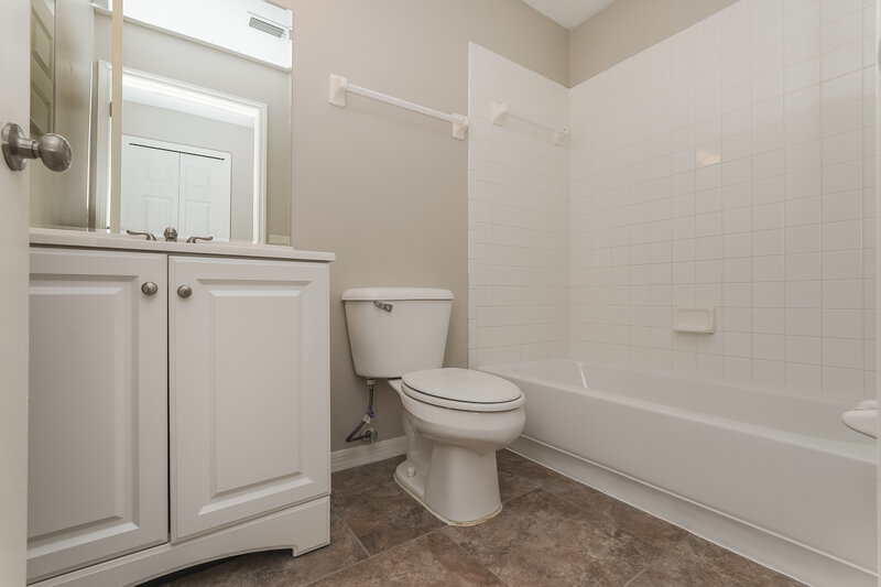 1,945/Mo, 1333 Dew Bloom Rd Valrico, FL 33594 Bathroom View