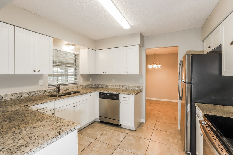 3,140/Mo, 3420 Cindy Ln Lakeland, FL 33801 Kitchen View 2