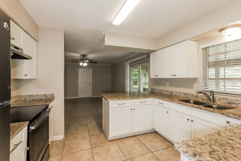 3,140/Mo, 3420 Cindy Ln Lakeland, FL 33801 Kitchen View 3