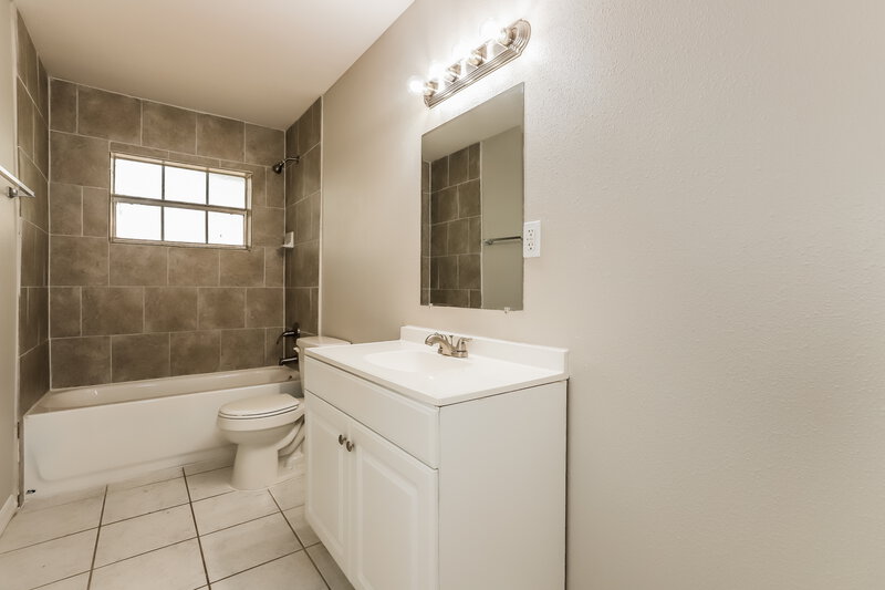 3,140/Mo, 3420 Cindy Ln Lakeland, FL 33801 Bathroom View
