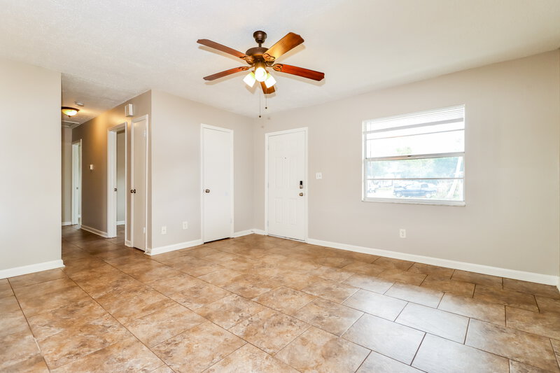 1,895/Mo, 5640 62nd St N St Petersburg, FL 33709 Living Room View