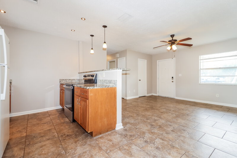 1,895/Mo, 5640 62nd St N St Petersburg, FL 33709 Kitchen View